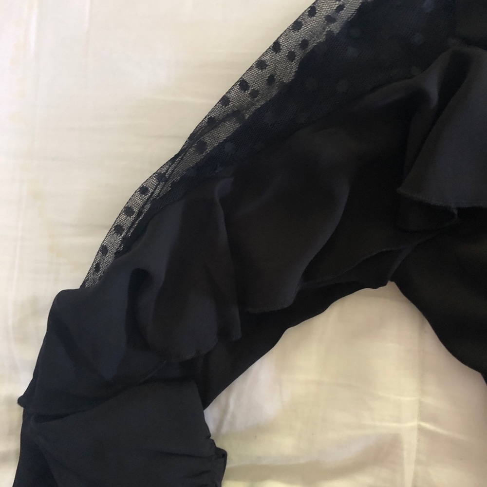 Flowy Blouse w Sheer Sleeves